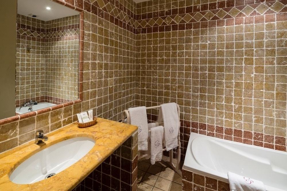 Photo of Bathroom in Saint-Quentin-la-Poterie