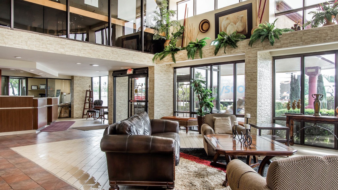 Photo of Livingroom in Broken Arrow