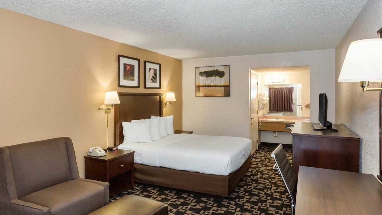 Photo of Livingroom in Cornwall Park