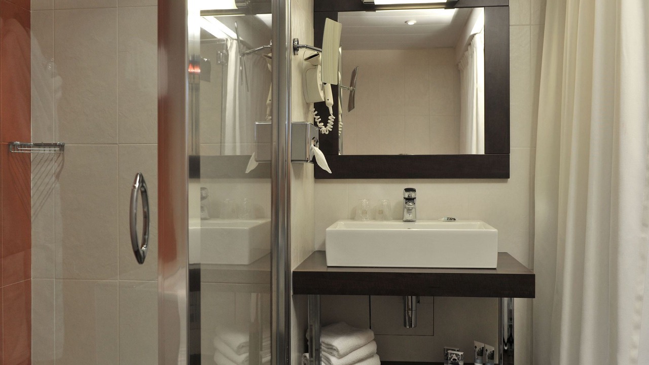 Photo of Bathroom in Maurepas