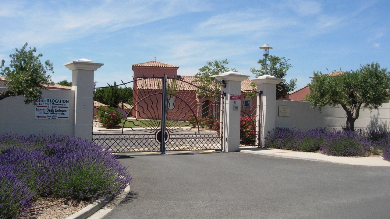 Photo of Buildings in Homps