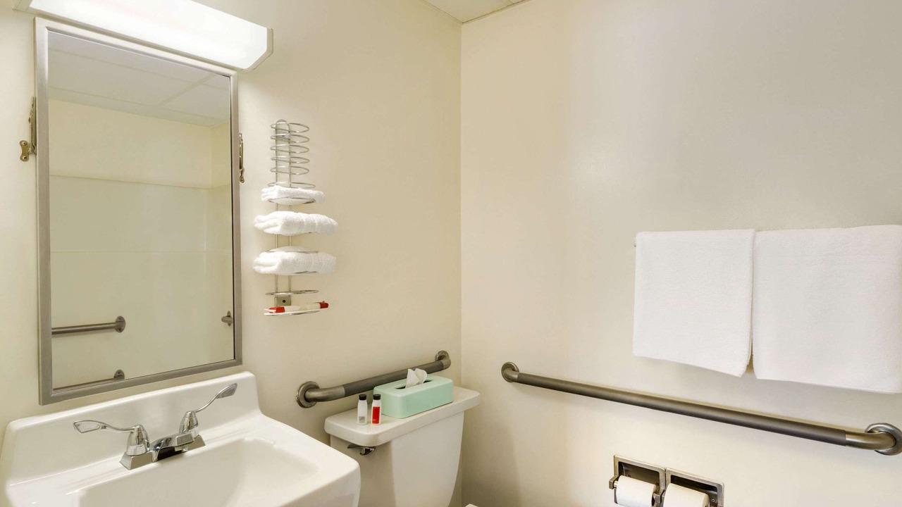 Photo of Bathroom in Niagara Falls