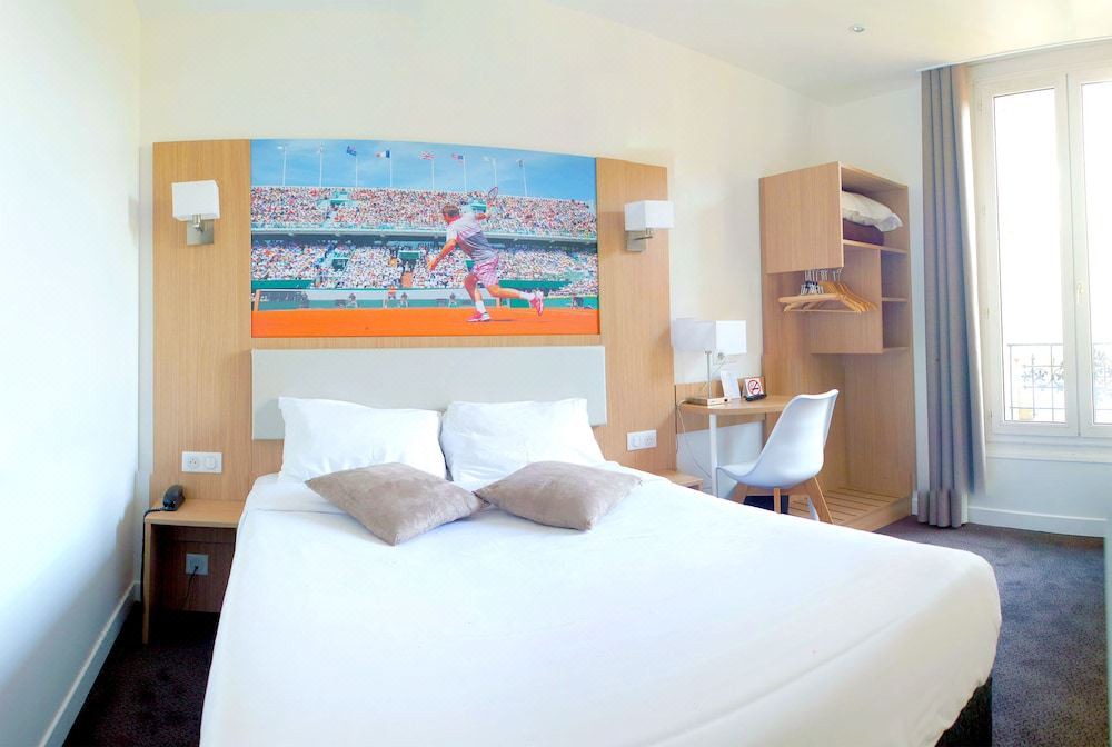 Photo of Bedroom in Prince–Marmottan