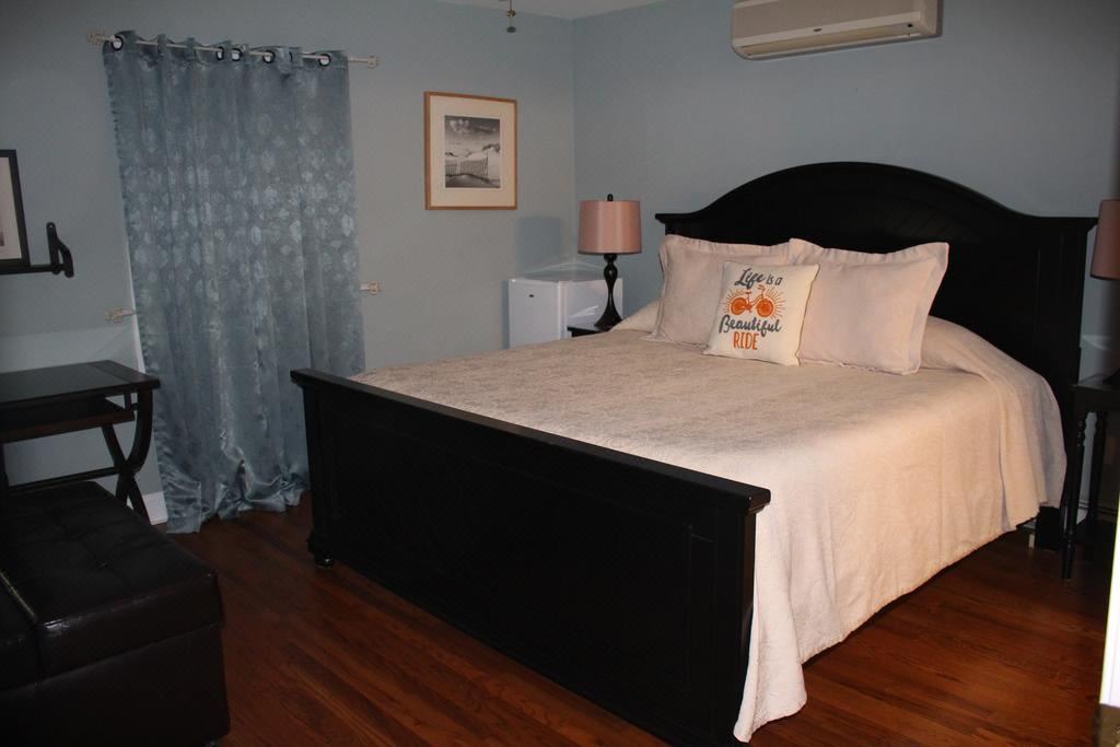 Photo of Bedroom in Wall