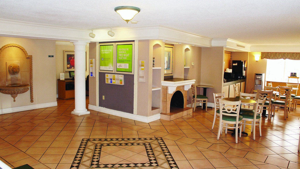 Photo of Livingroom in Lenexa