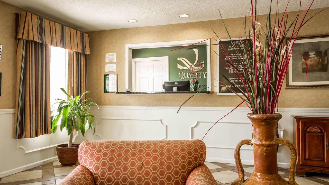Photo of Livingroom in LaGrange