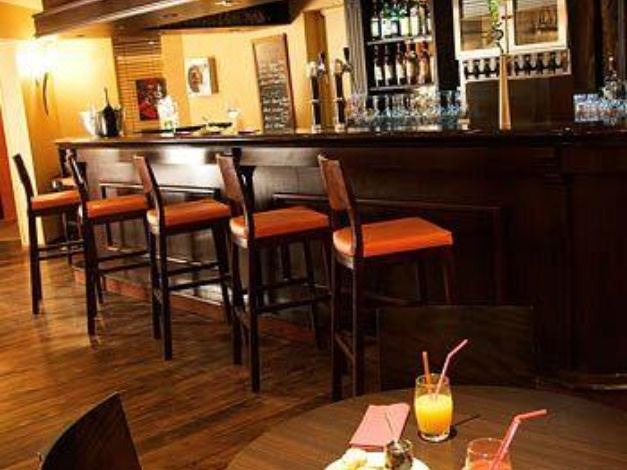 Photo of Others in Valence