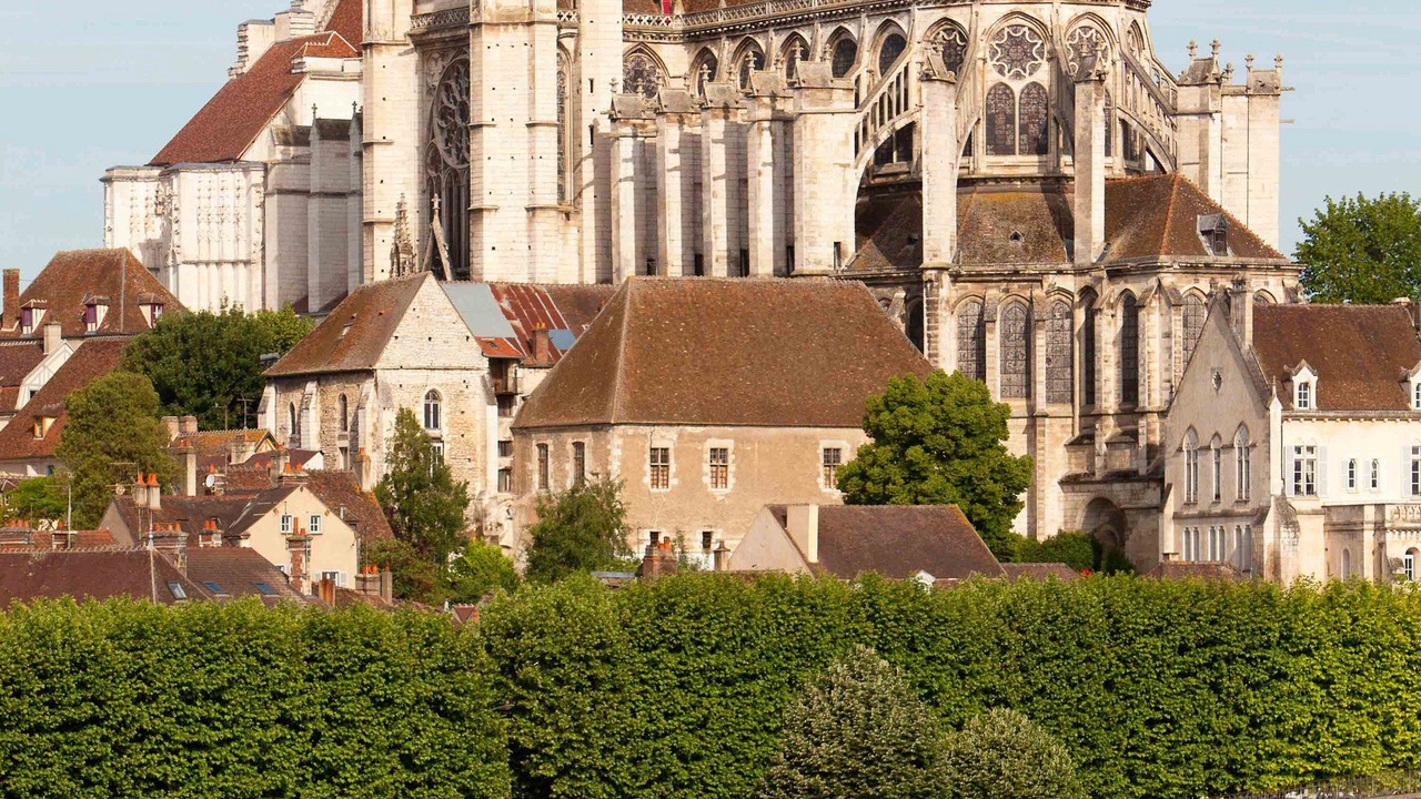 Photo of Buildings in Venoy