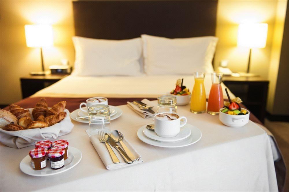 Photo of Bedroom in Republique–Point-du-Jour