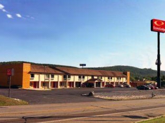 Photo of Buildings in Pine Grove