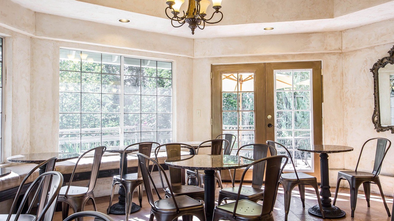 Photo of Livingroom in Willits