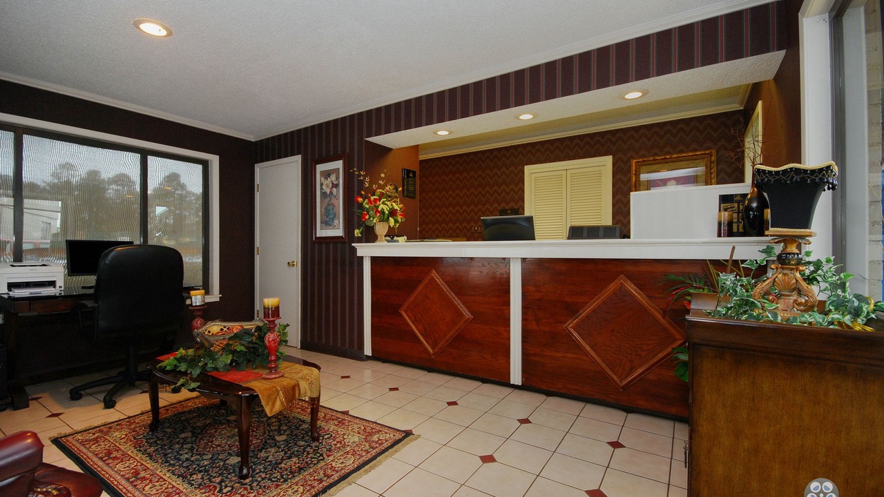 Photo of Livingroom in Center