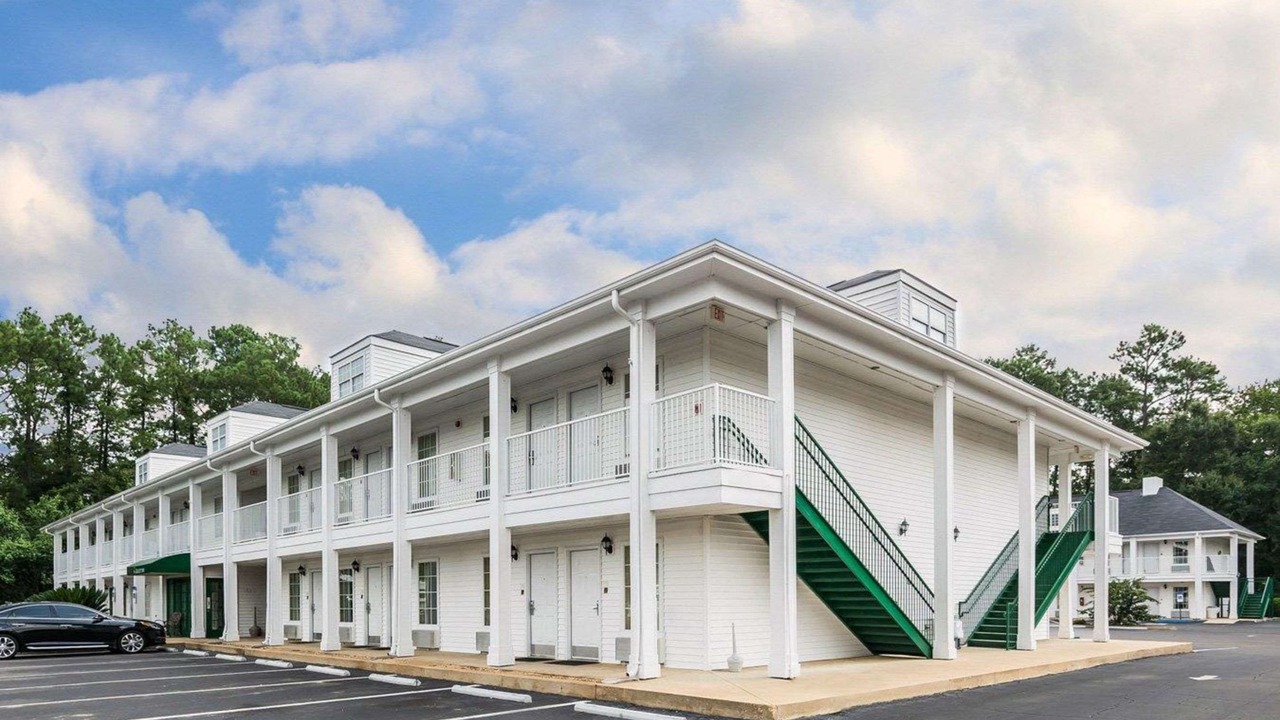 Photo of Buildings in Bainbridge