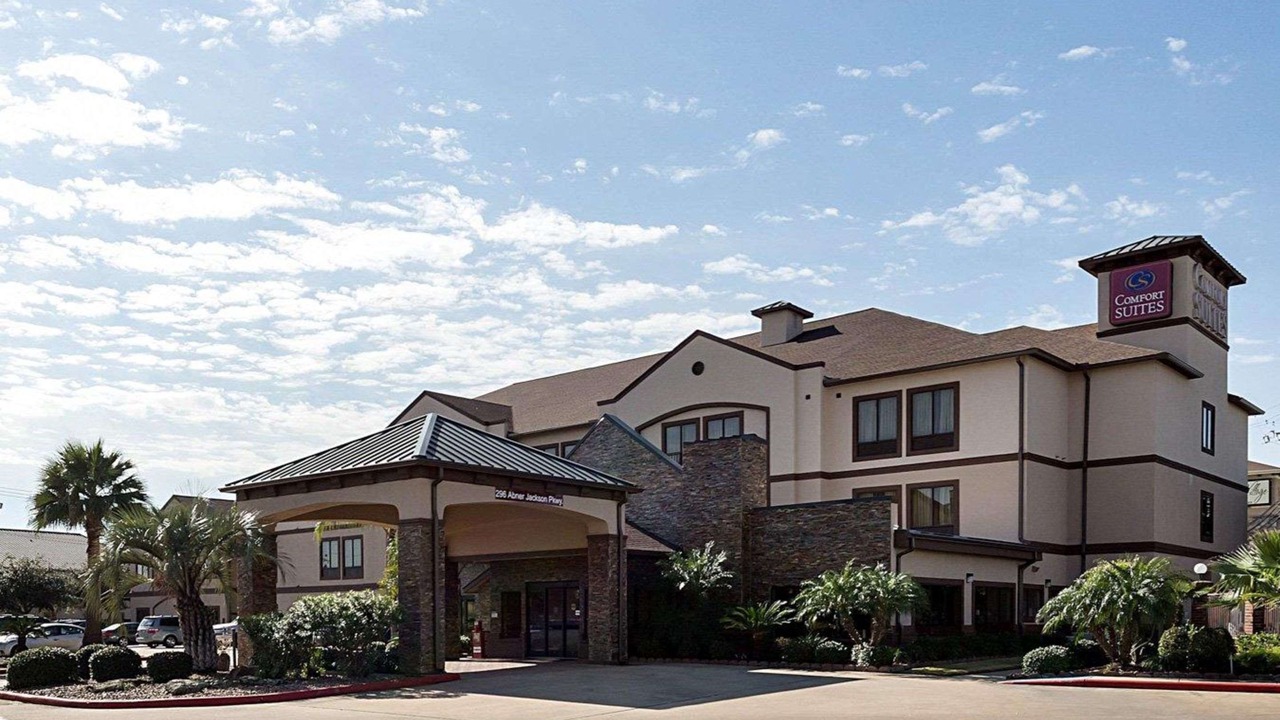 Photo of Buildings in Lake Jackson