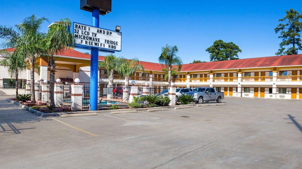 Photo of Buildings in FM 1960