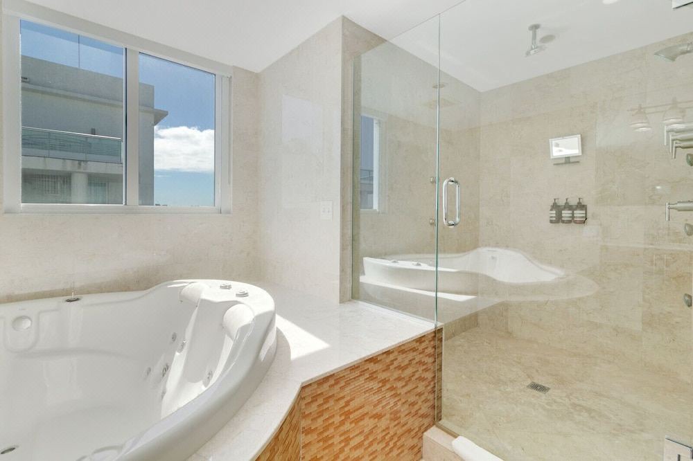 Photo of Bathroom in North Bay Village