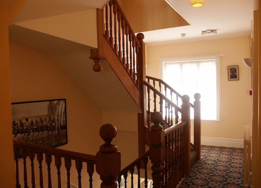 Photo of Livingroom in Horley