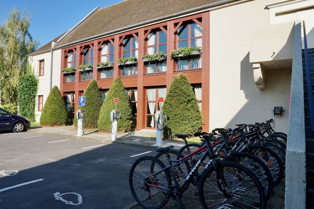 Photo of Buildings in Gressy