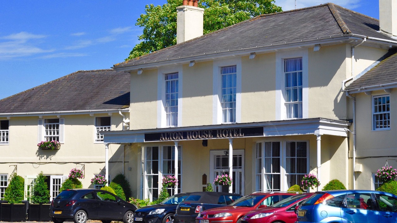 Photo of Buildings in Alton