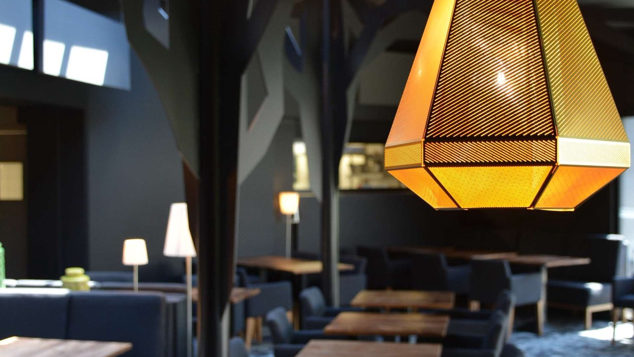 Photo of Others in Valence