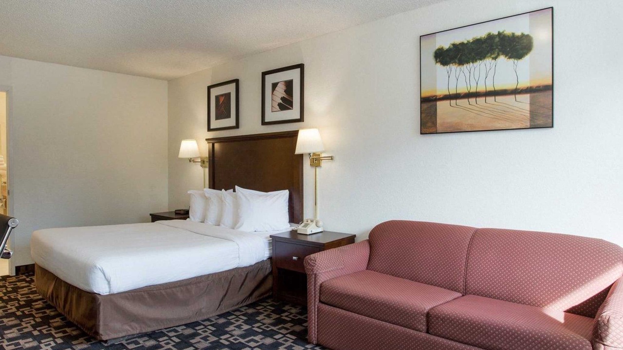 Photo of Livingroom in Cornwall Park