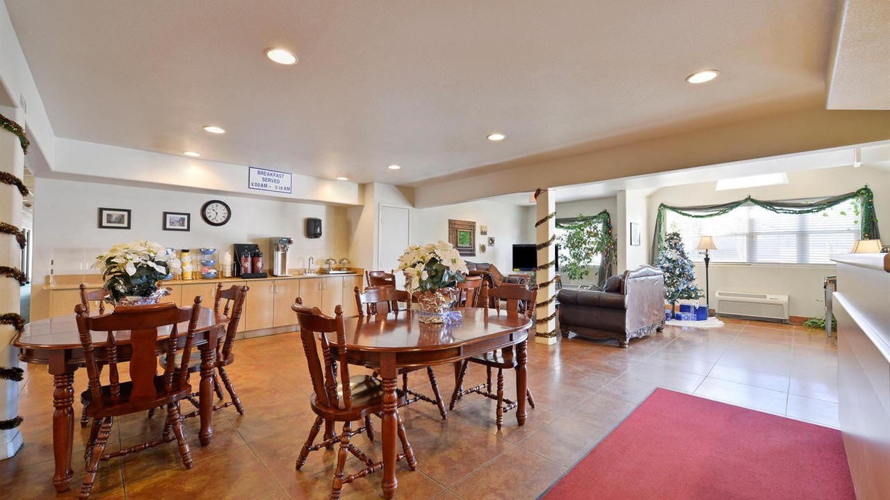 Photo of Livingroom in Ada
