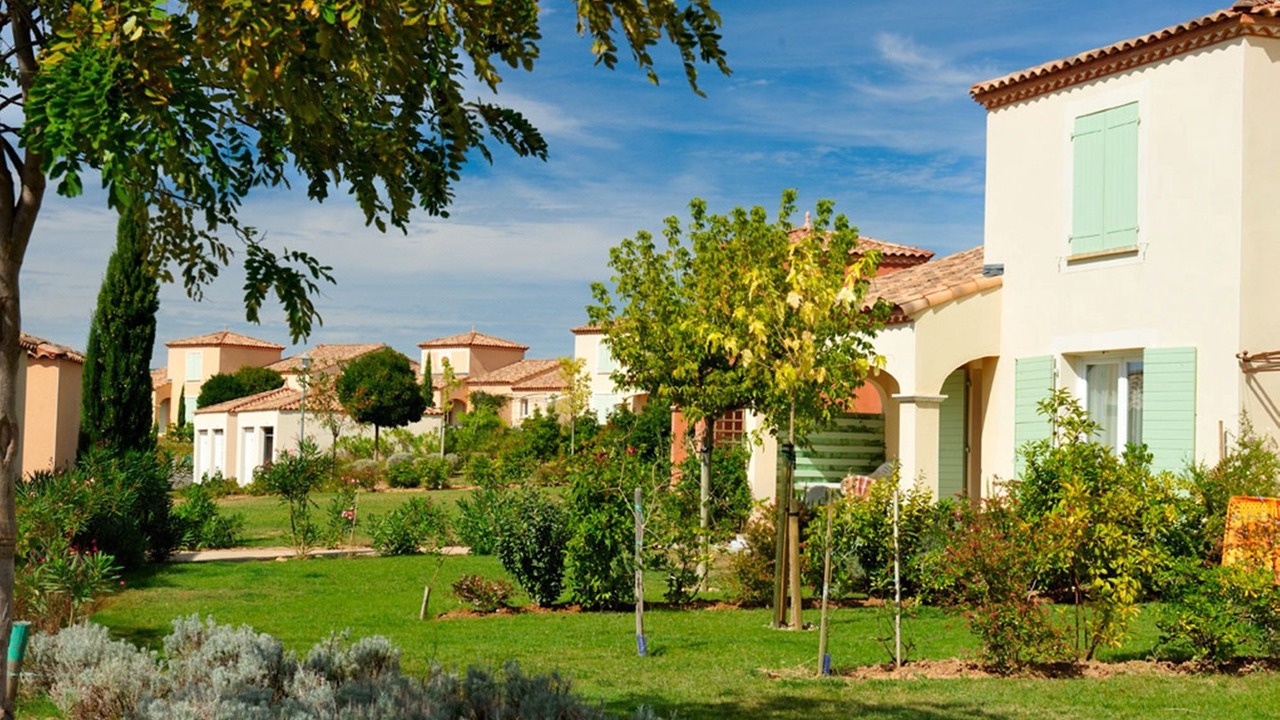 Photo of Buildings in Homps