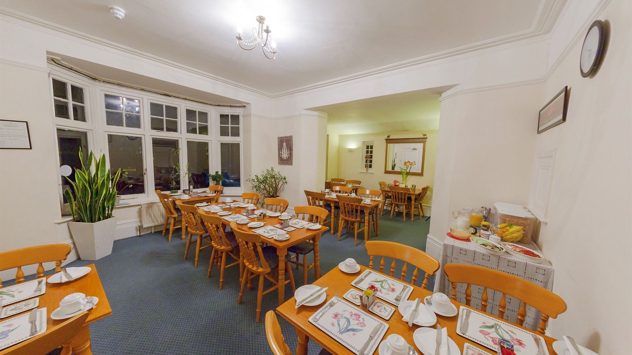 Photo of Livingroom in Horley