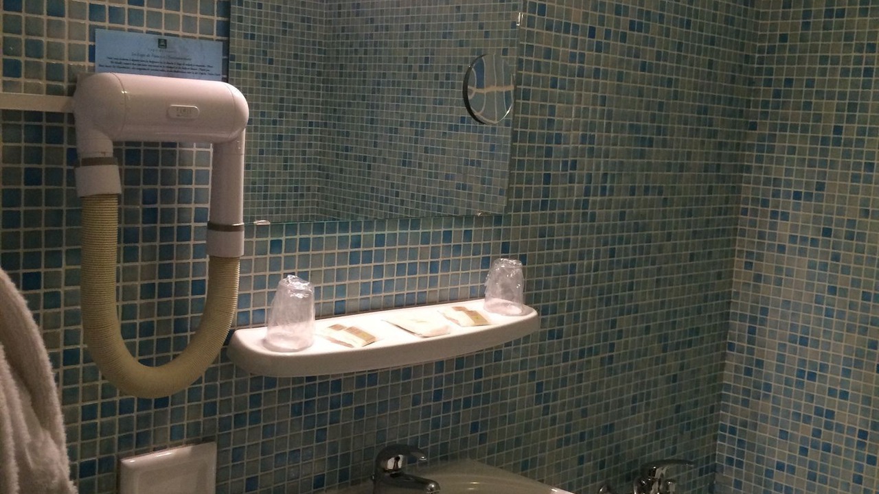 Photo of Bathroom in Avignon City Centre