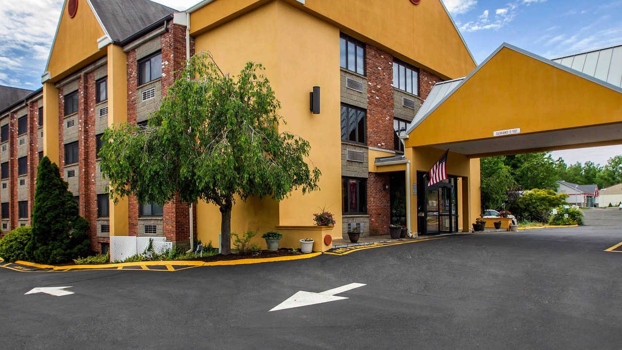 Photo of Buildings in Cromwell