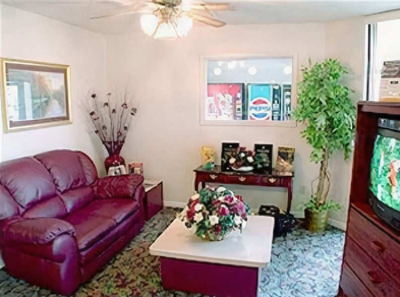Photo of Livingroom in Grove City