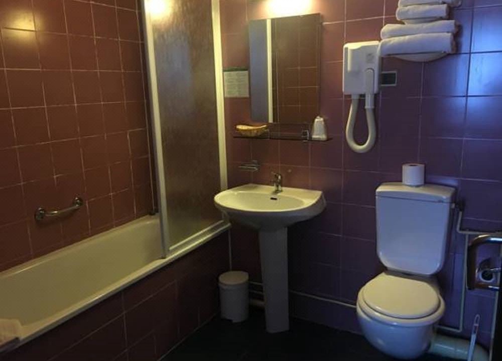 Photo of Bathroom in Combat
