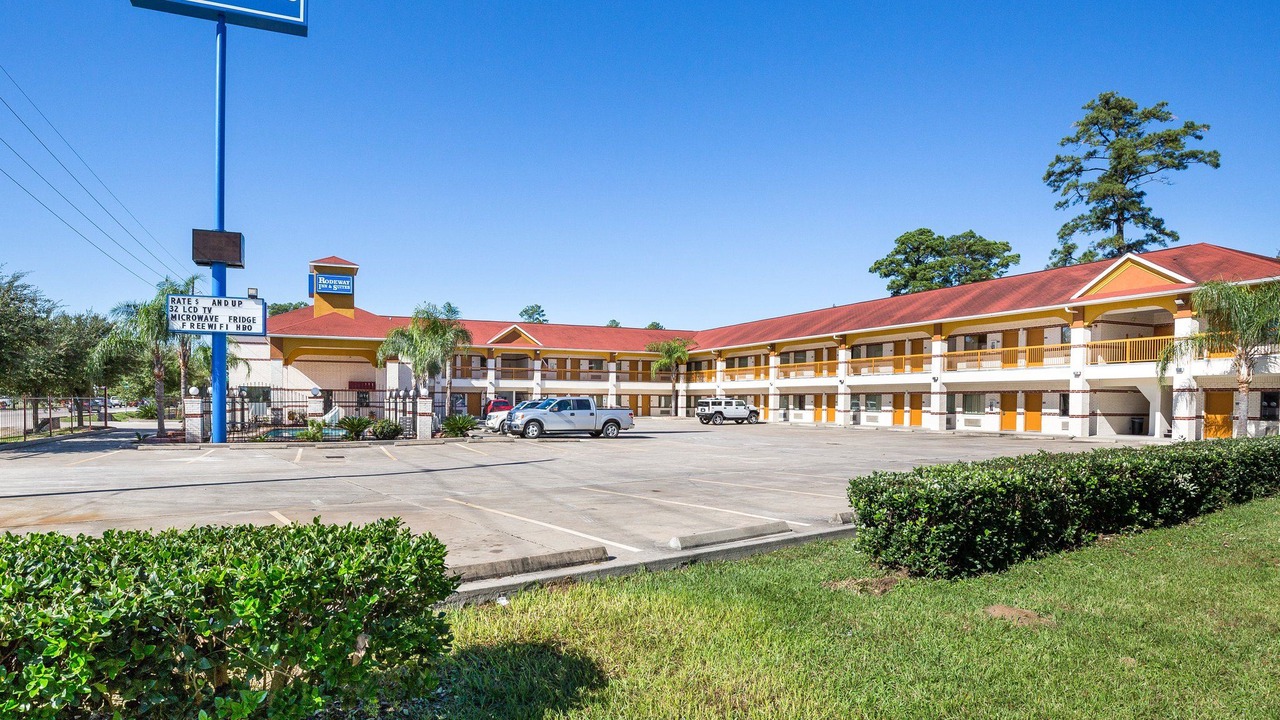 Photo of Buildings in FM 1960