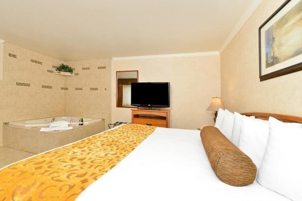 Photo of Bedroom in Coos Bay