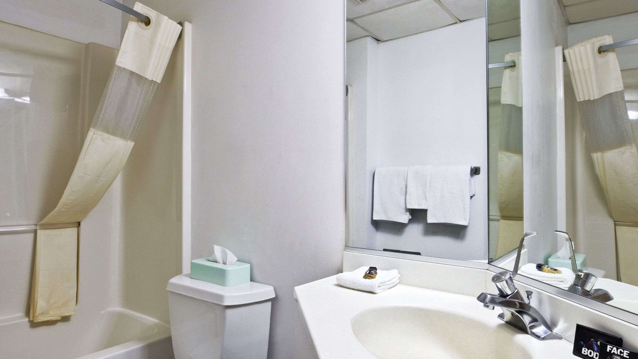 Photo of Bathroom in Niagara Falls