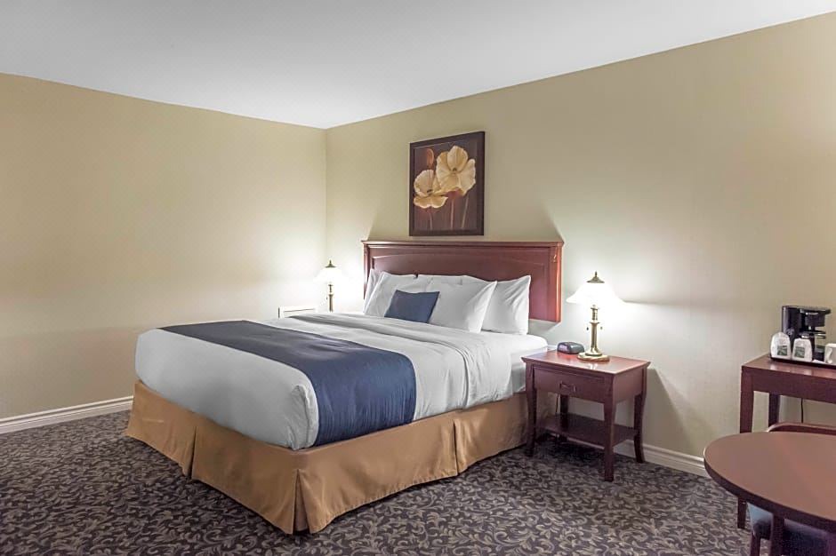 Photo of Bedroom in Mont-Laurier