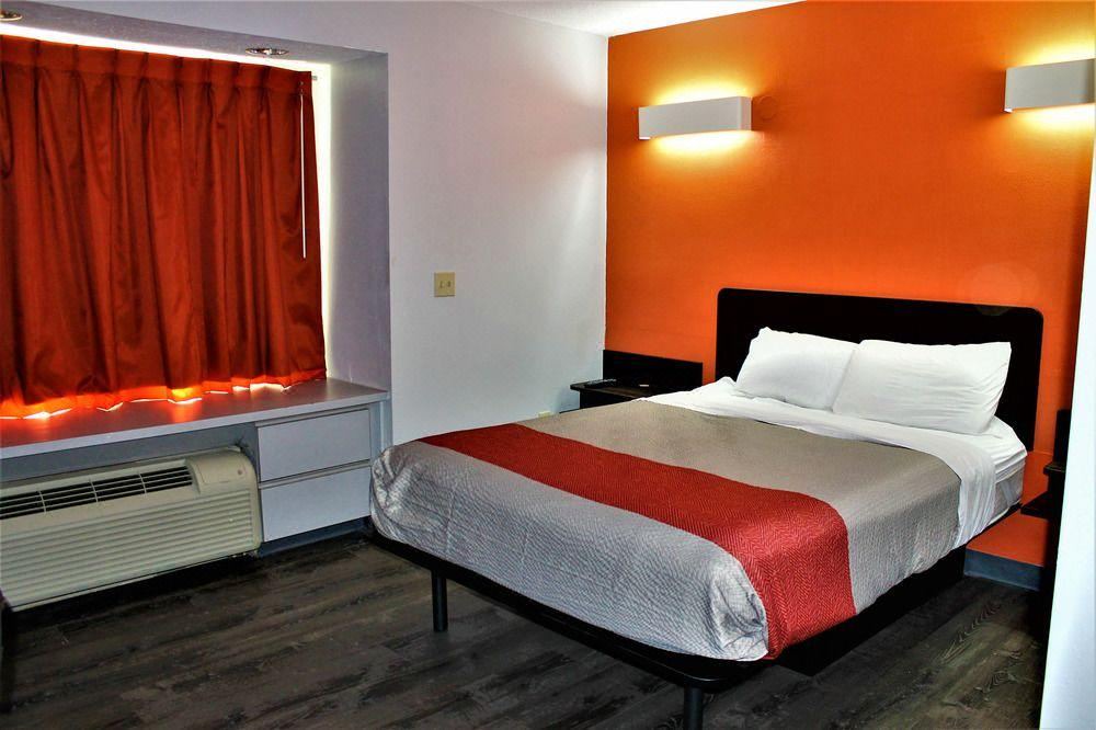 Photo of Bedroom in Calcium