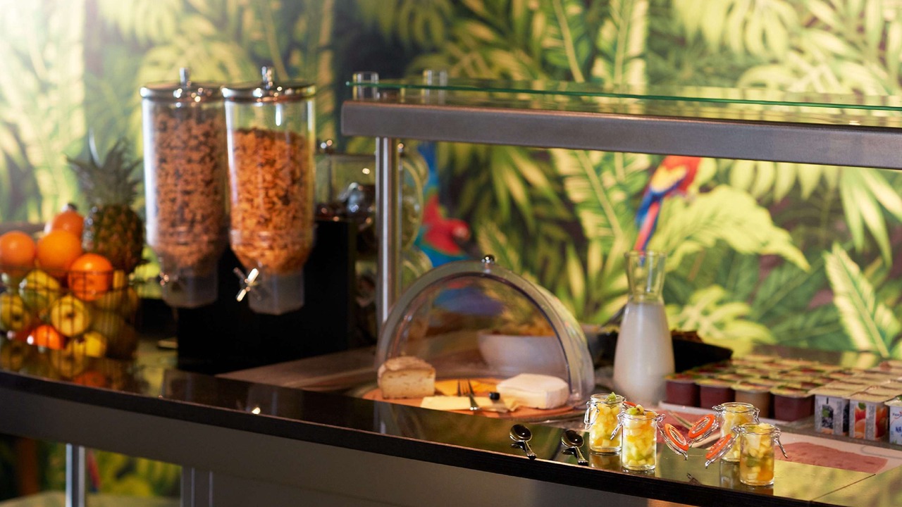 Photo of Others in Valence