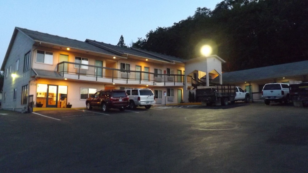 Photo of Buildings in Roseburg