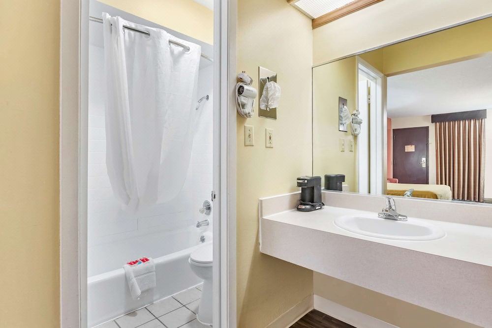 Photo of Bathroom in Urbandale