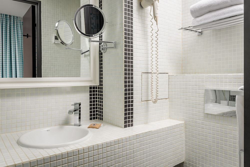 Photo of Bathroom in Quartier de la Plaine-de-Monceaux