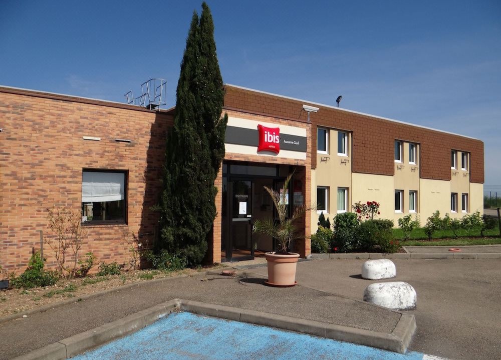 Photo of Buildings in Venoy