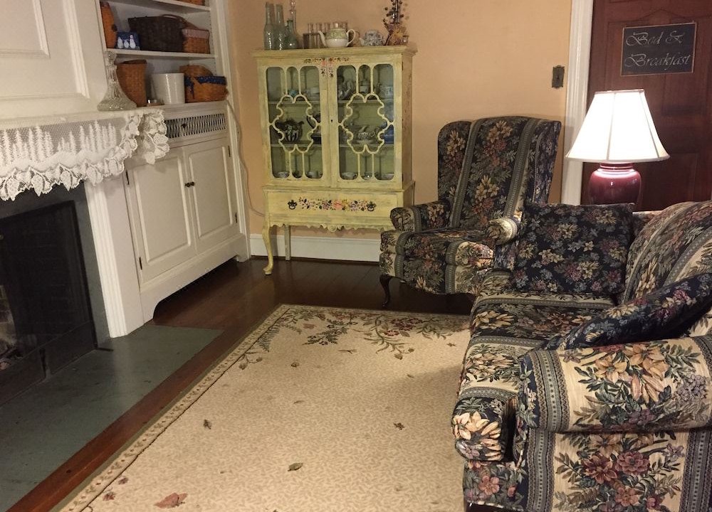 Photo of Livingroom in Red Lion