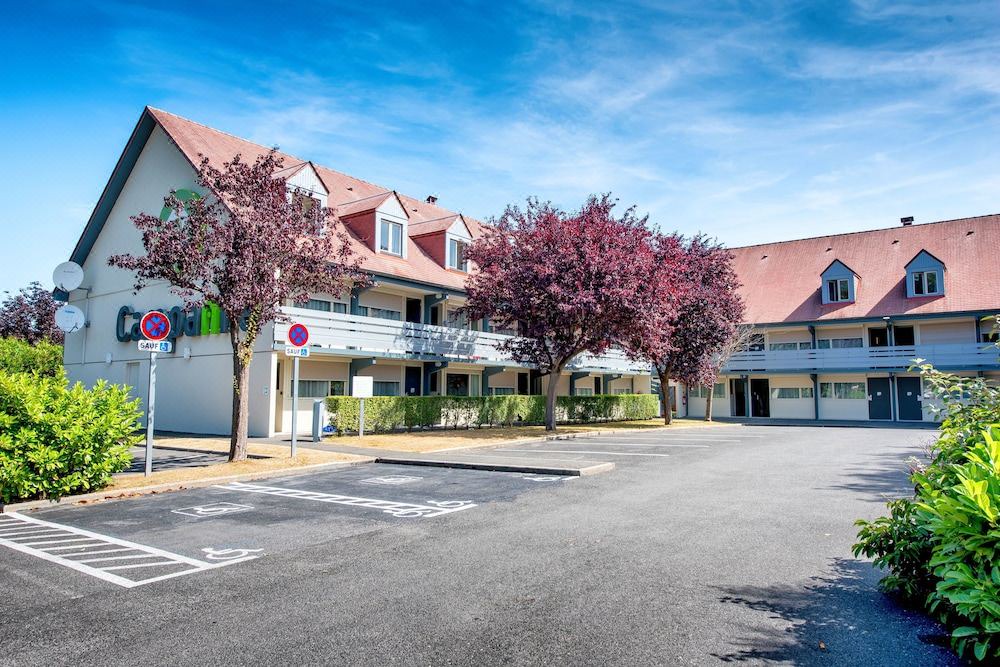 Photo of Buildings in Saint-Arnoult