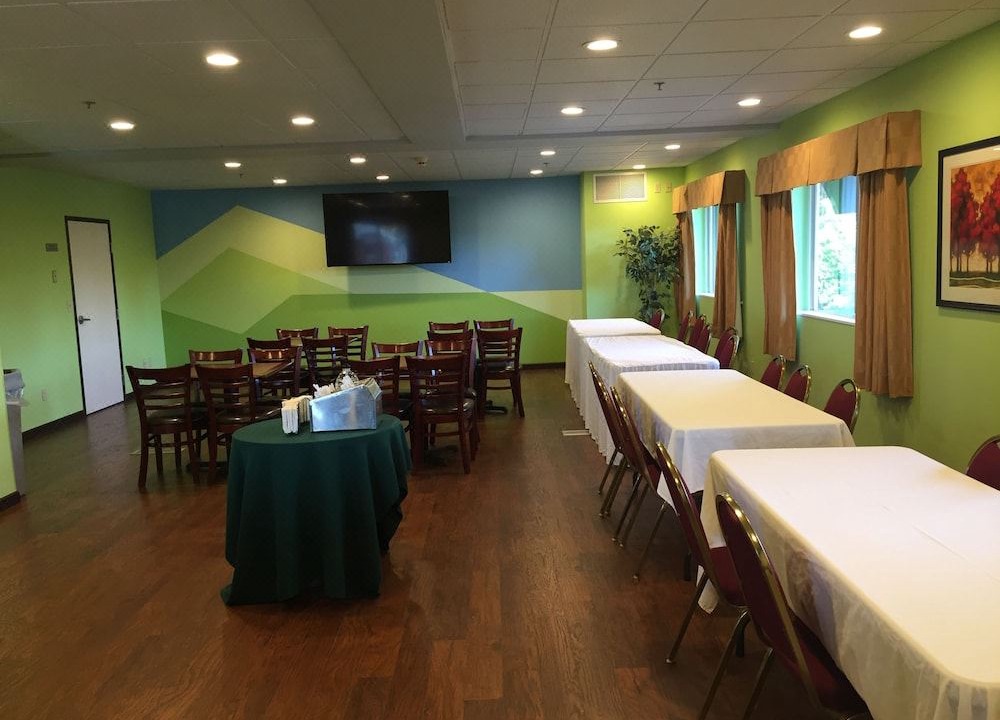 Photo of Livingroom in Monroe