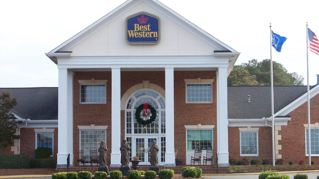 Photo of Buildings in Thomson