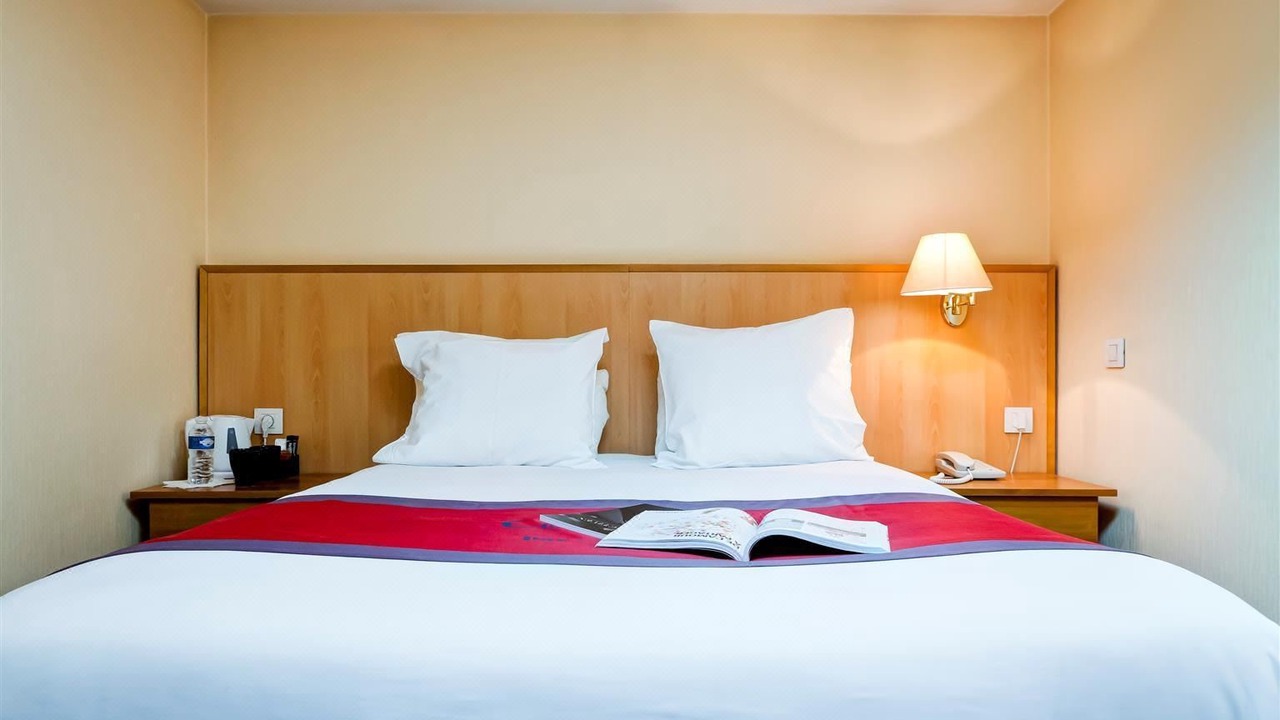 Photo of Bedroom in Jules Ferry - Recamier