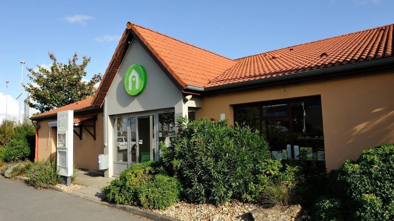 Photo of Buildings in Saintes