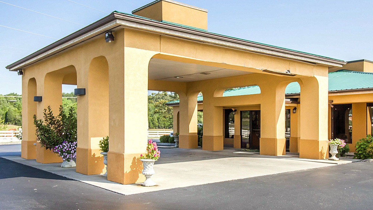 Photo of Buildings in Dandridge