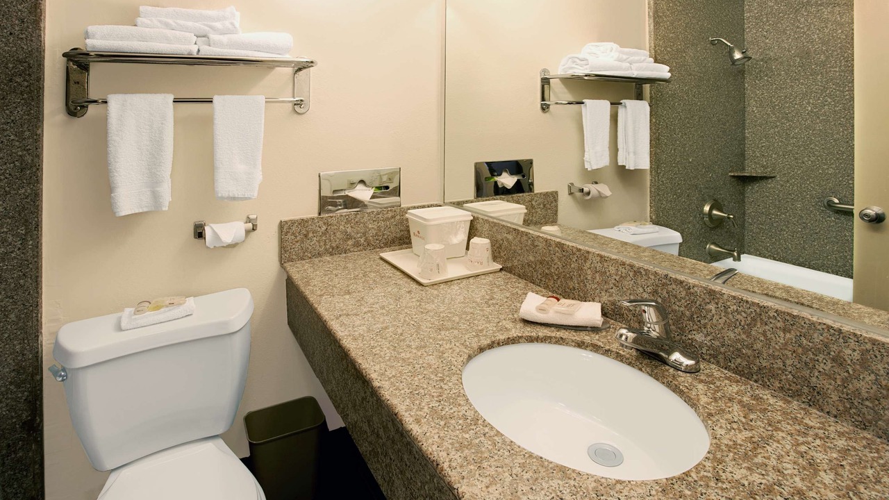 Photo of Bathroom in Lamanda Park